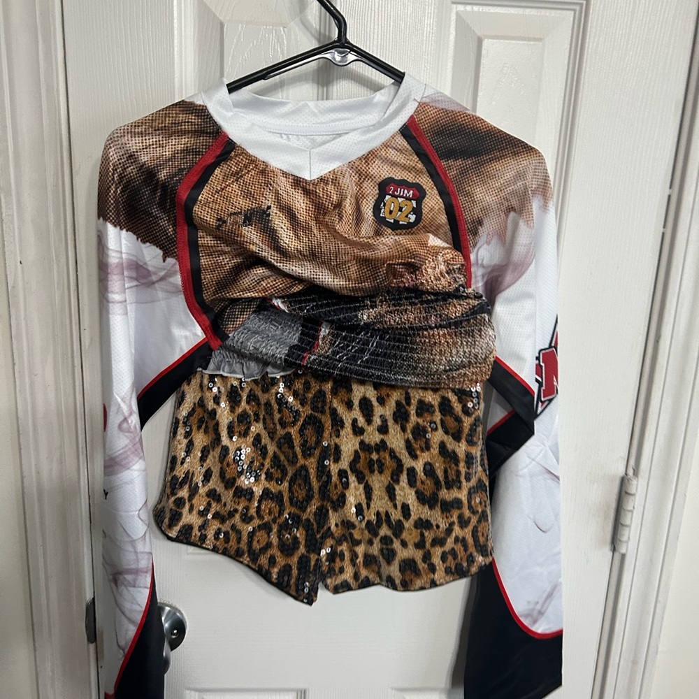 Graphic woman 2 pieces set long sleeve and short with Leopard Sequin Panel
